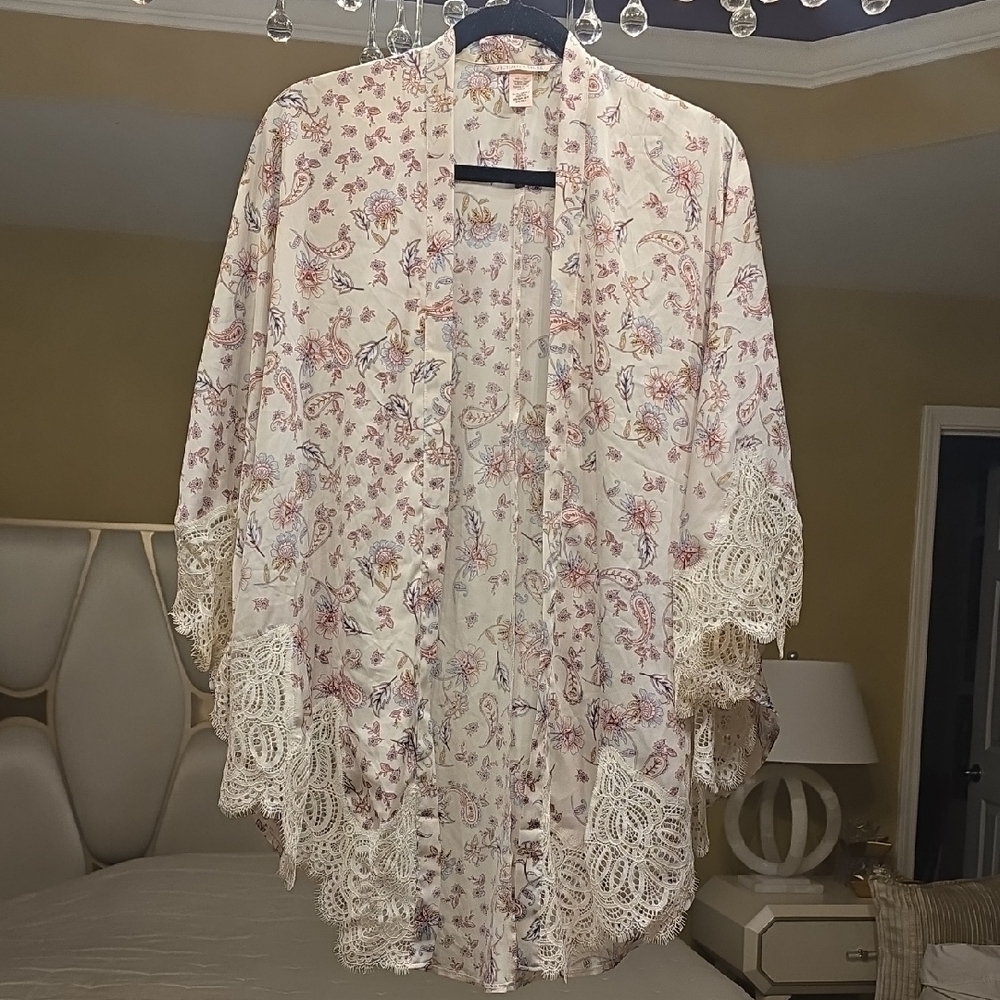 Victoria's Secret Floral Lace Trim Robe - Cream and Pink Oversized
